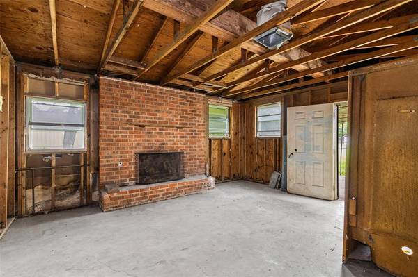 2700 Briarwood Lane, Bellmead, TX 76705