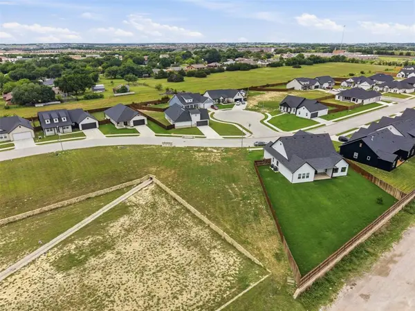 516 Highview Court, Godley, TX 76044