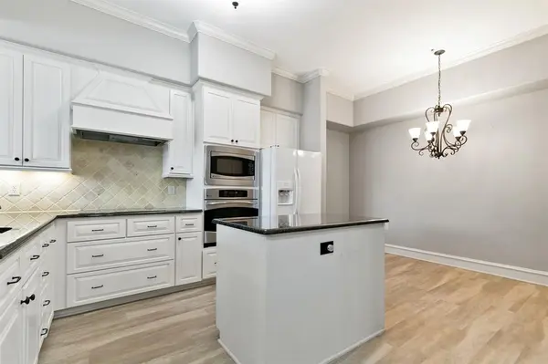 301 Watermere Drive #212, Southlake, TX 76092
