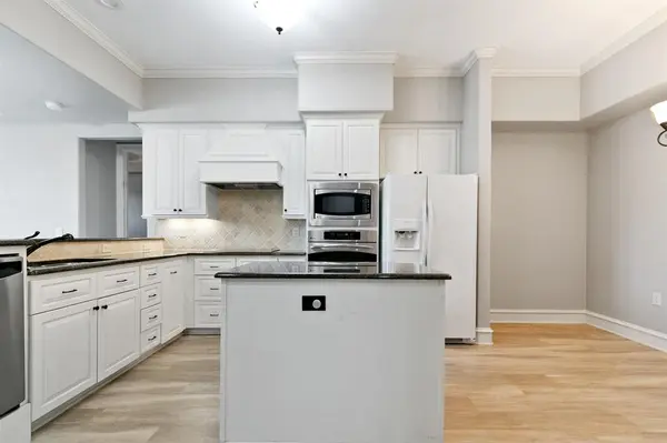 301 Watermere Drive #212, Southlake, TX 76092