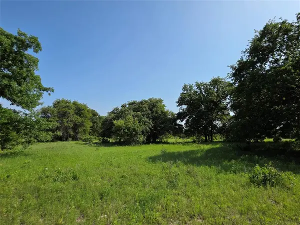 375 Ea Road, Comanche, TX 76442
