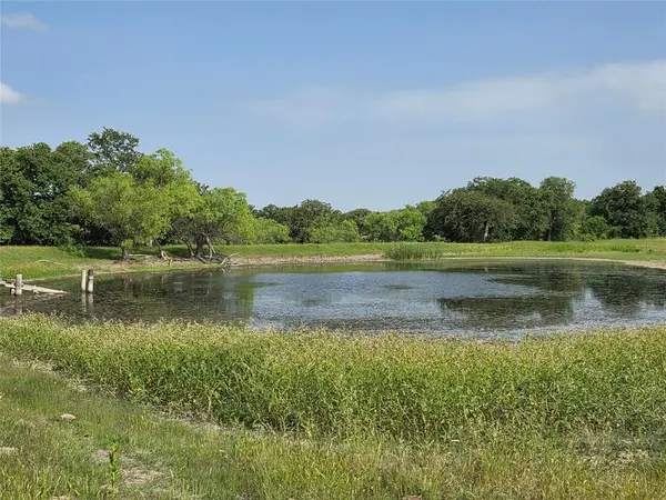 375 Ea Road, Comanche, TX 76442
