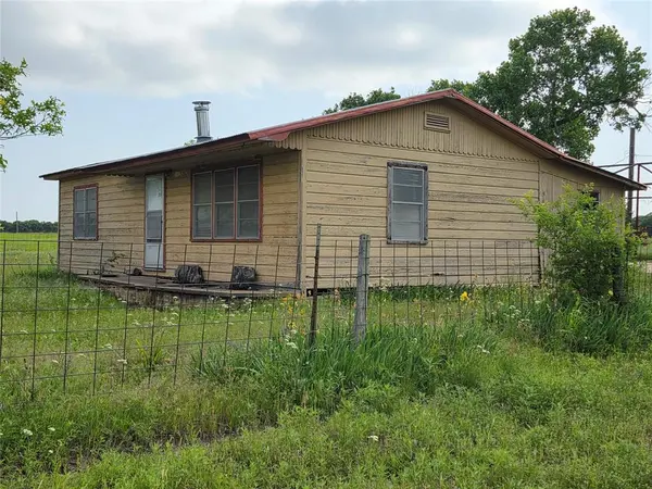 375 Ea Road, Comanche, TX 76442