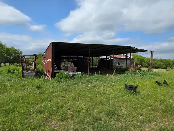 375 Ea Road, Comanche, TX 76442
