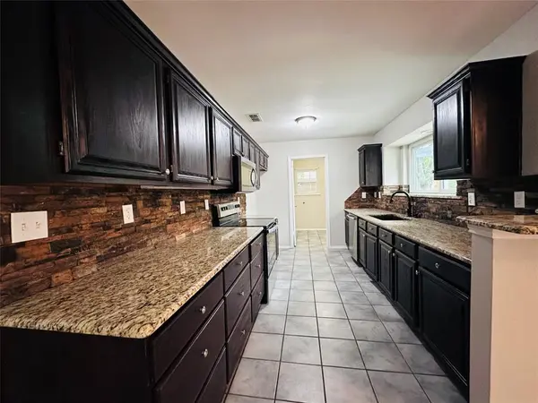 2908 Forest Creek Drive, Fort Worth, TX 76123