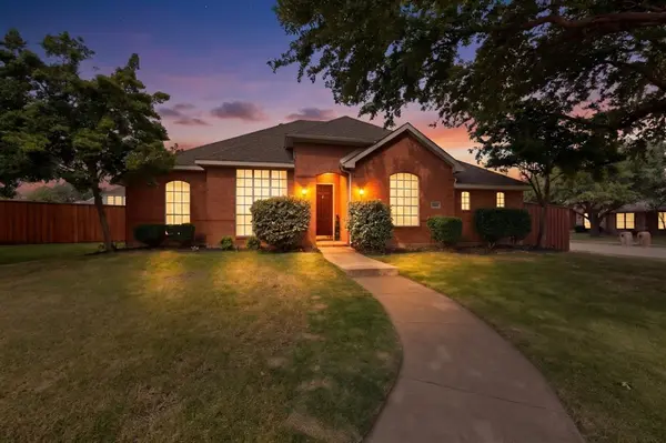 8406 Lexington Court, Rowlett, TX 75089