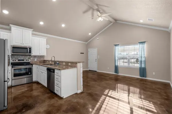 402 Spring Street, Mcgregor, TX 76657