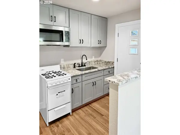 608 4TH ST, Springfield, OR 97477