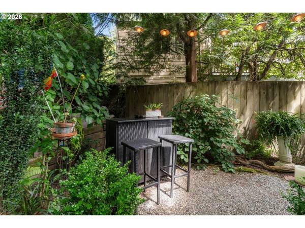 7231 S LAVIEW DR, Portland, OR 97219