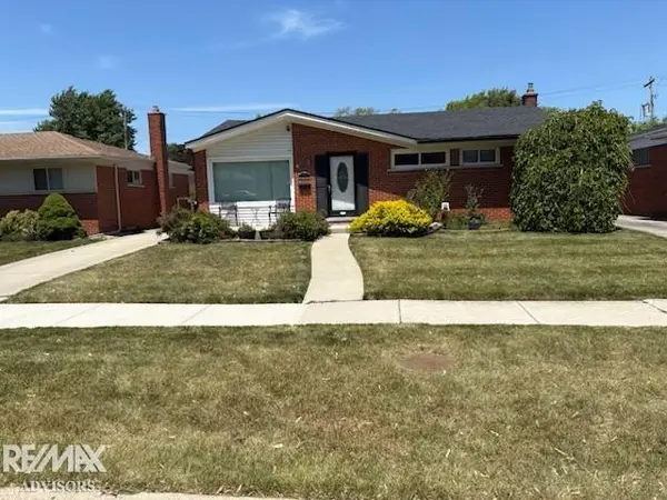 21707 Timberidge ST, St Clair Shores, MI 48082