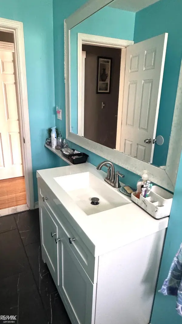 21707 Timberidge ST, St Clair Shores, MI 48082