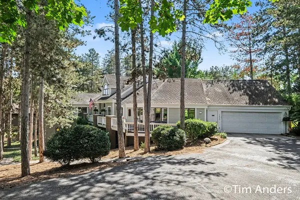 3433 Meadowood Trail DR SE, Cascade Twp, MI 49546