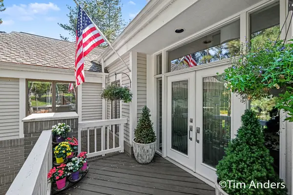 3433 Meadowood Trail DR SE, Cascade Twp, MI 49546