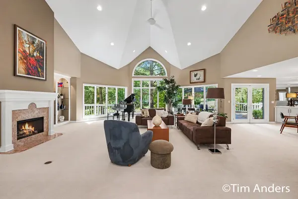 3433 Meadowood Trail DR SE, Cascade Twp, MI 49546