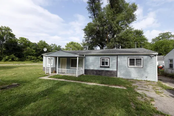 890 Dons DR, Ypsilanti Twp, MI 48198