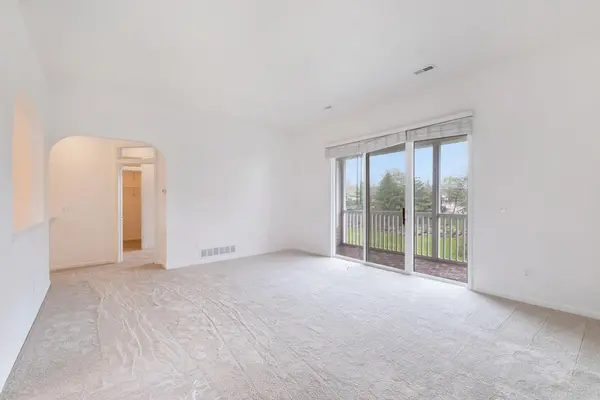 2925 N Knightsbridge CIR, Ann Arbor, MI 48105