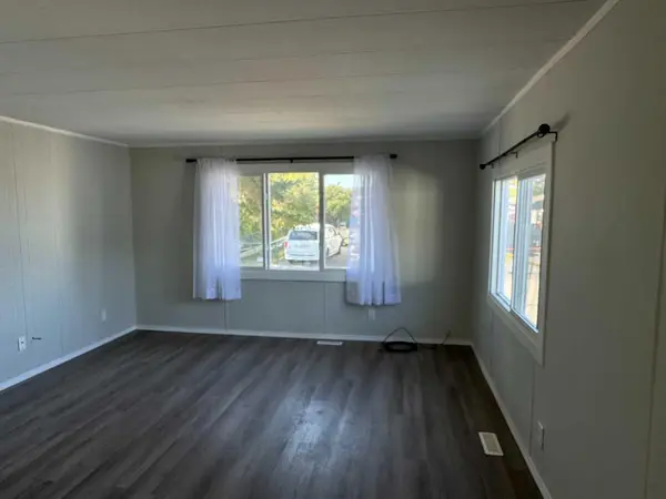 206 Polar AVE, High River, AB T1V 1J4