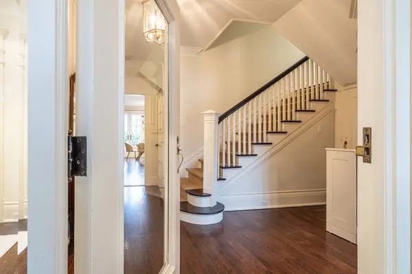 132 Glen RD, Toronto C09, ON M4W 2W3