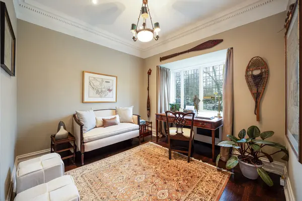 132 Glen RD, Toronto C09, ON M4W 2W3