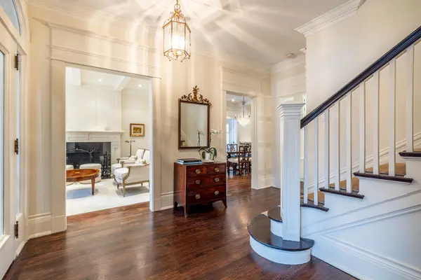 132 Glen RD, Toronto C09, ON M4W 2W3