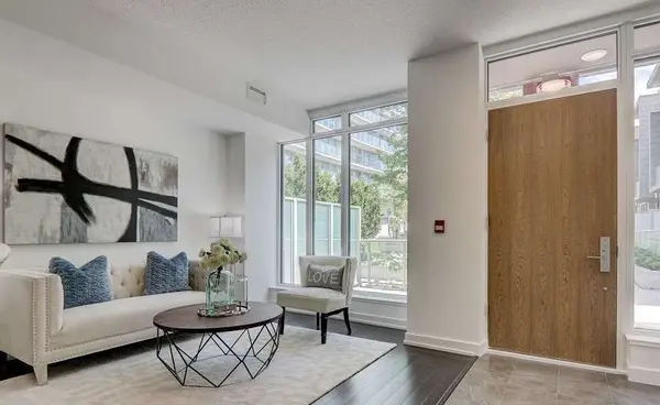 121 Mcmahon DR #TH7, Toronto C15, ON M2K 0C2