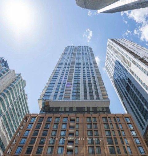 8 Widmer ST #906, Toronto C01, ON M5V 0W6
