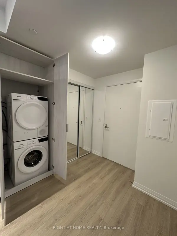 8 Widmer ST #906, Toronto C01, ON M5V 0W6
