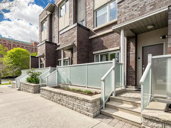 330 Village Green SQ #3, Toronto E07, ON M1S 0L1