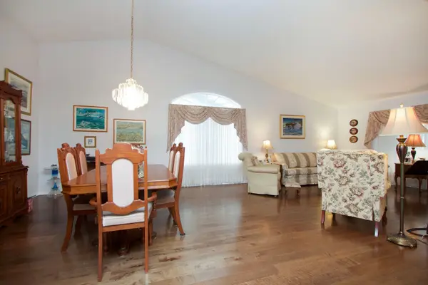 27 Niagara TRL, Clarington, ON L1B 1A2