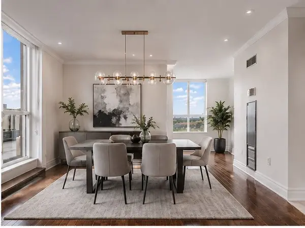 7 Townsgate BLVD #904, Vaughan, ON L4J 7Z9