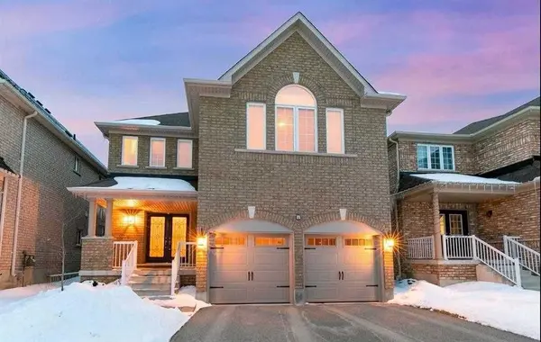 8 Charlemagne AVE, Barrie, ON L4M 0A9