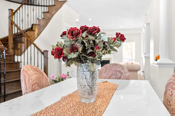 8 Charlemagne AVE, Barrie, ON L4M 0A9