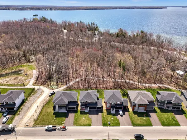 3169 Searidge ST, Severn, ON L3V 0Y4