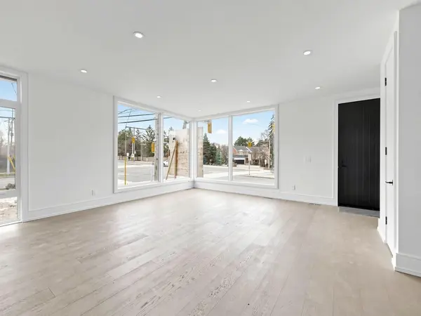 170 Dixon RD #4, Toronto W09, ON M9P 2L8