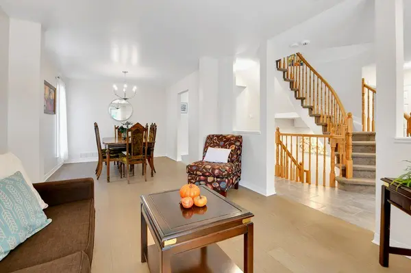 33 SPUR AVE, Kanata, ON K2M 2R9