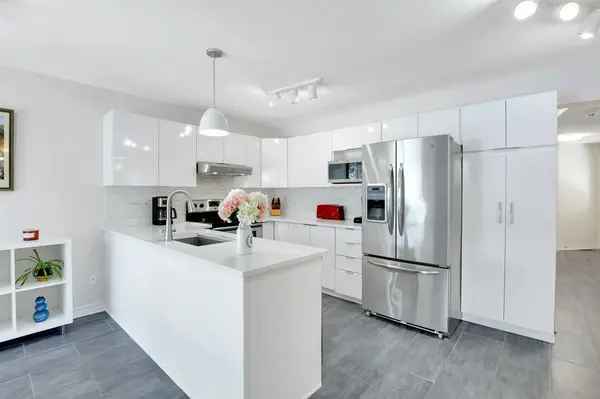 33 SPUR AVE, Kanata, ON K2M 2R9