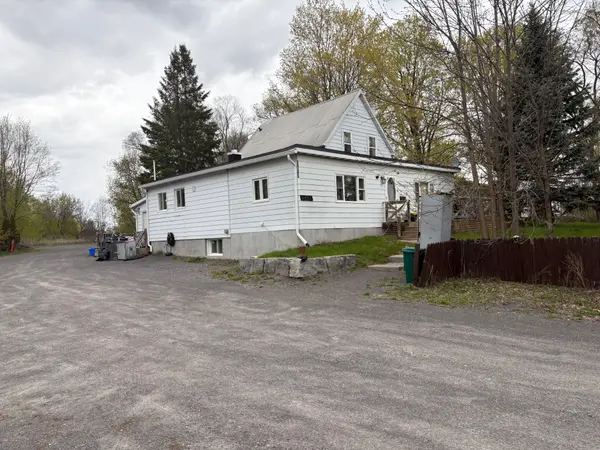 5535 Mitch Owens RD N, Blossom Park - Airport And Area, ON K1X 1C2