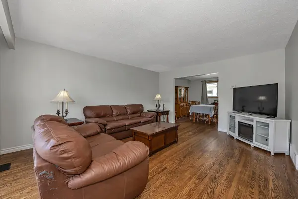 73 Southpark DR, Blackburn Hamlet, ON K1B 3B5