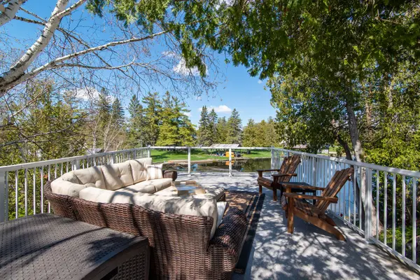 3 Lagoon DR, Kawartha Lakes, ON K0M 1N0
