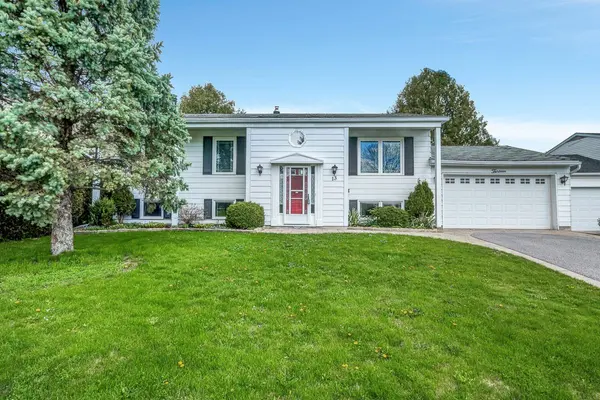 13 Mcmurdo CT, Cityview - Parkwoods Hills - Rideau Shore, ON K2E 5V8