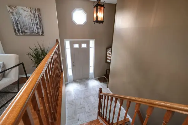 13 Mcmurdo CT, Cityview - Parkwoods Hills - Rideau Shore, ON K2E 5V8