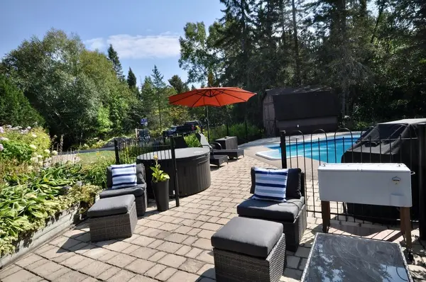 1 Springdale DR, North Bay, ON P1B 8G2