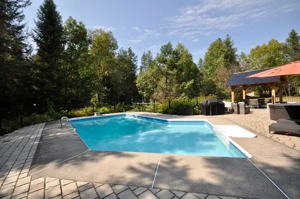 1 Springdale DR, North Bay, ON P1B 8G2
