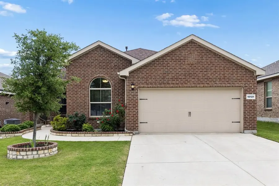 10121 Poinsett Way, Fort Worth, TX 76108