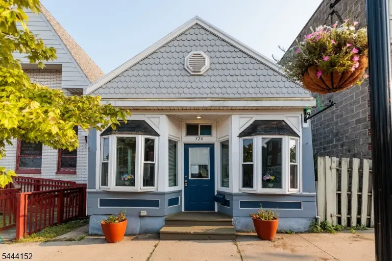 324 S Main St, Phillipsburg Town, NJ 08865