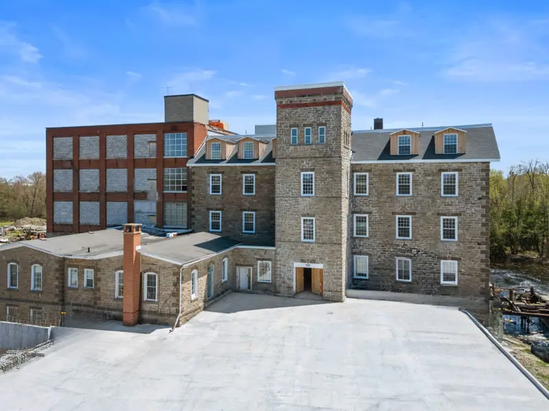 150 Mill ST #205, Carleton Place, ON K7C 1T4