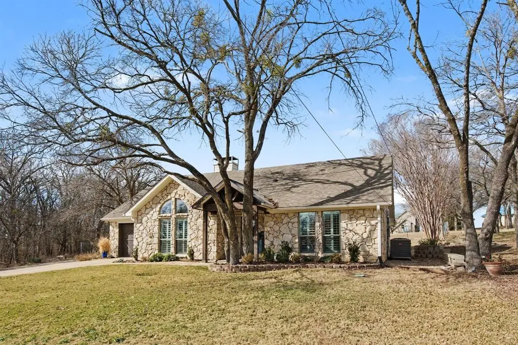 445 Crescent Drive, Pottsboro, TX 75076