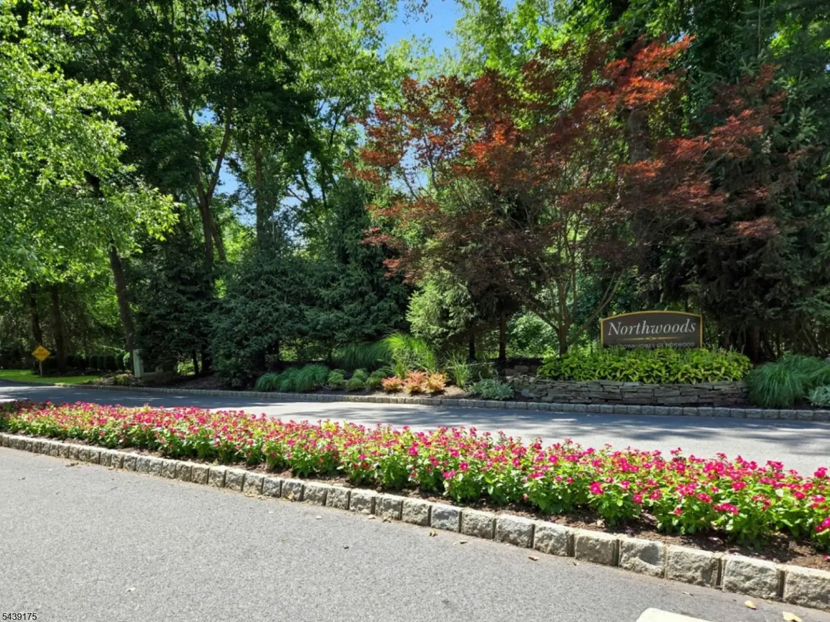 814 Hemlock Ct, Norwood Boro, NJ 07648