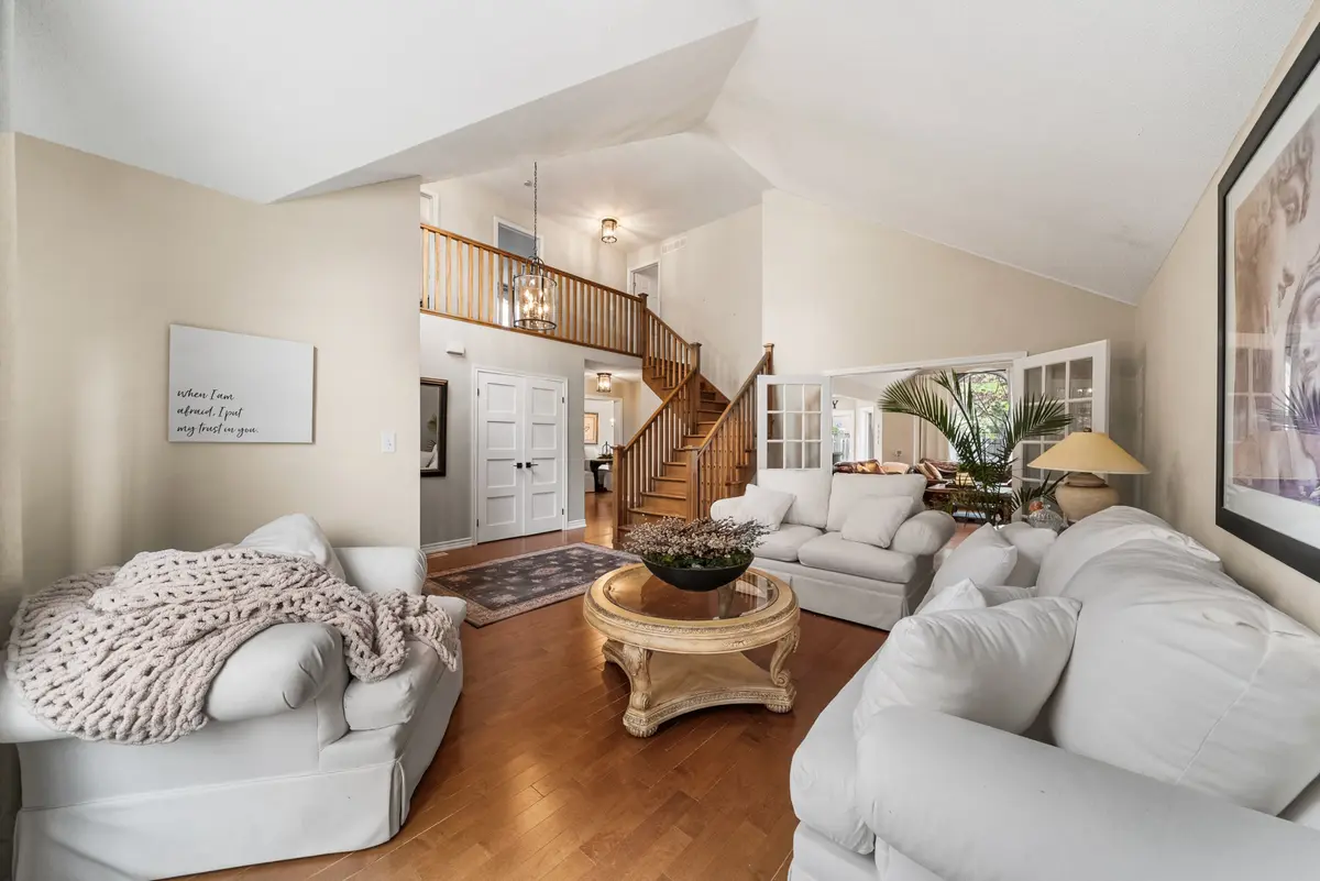 2139 Bushtrail CT, Burlington, ON L7M 4B2