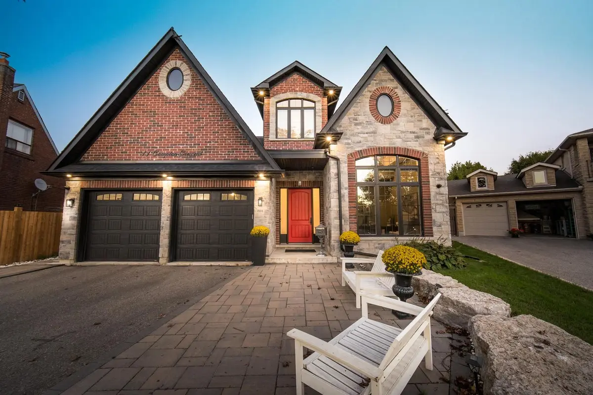 11 Compton CRES, Toronto W05, ON M3M 2C3